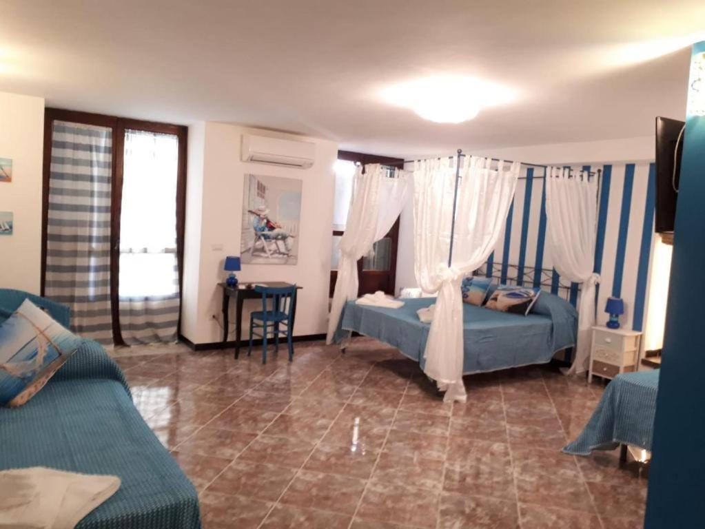 Suite Palazzo Luciani ซาแลร์โน ภายนอก รูปภาพ