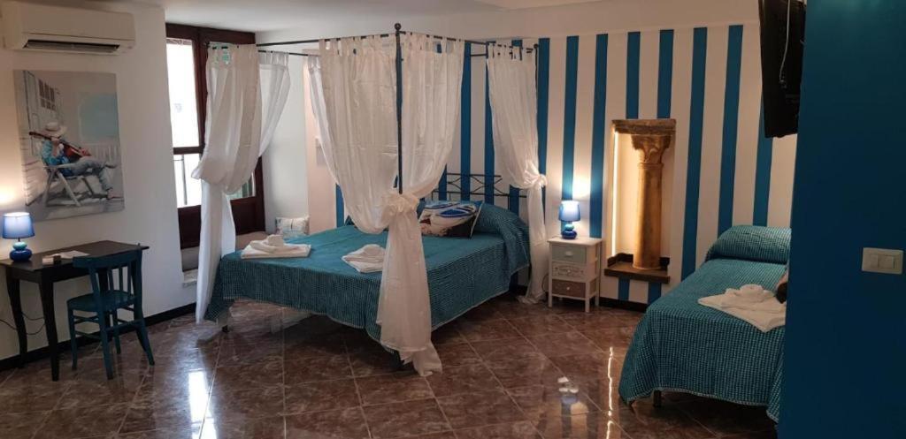 Suite Palazzo Luciani ซาแลร์โน ภายนอก รูปภาพ