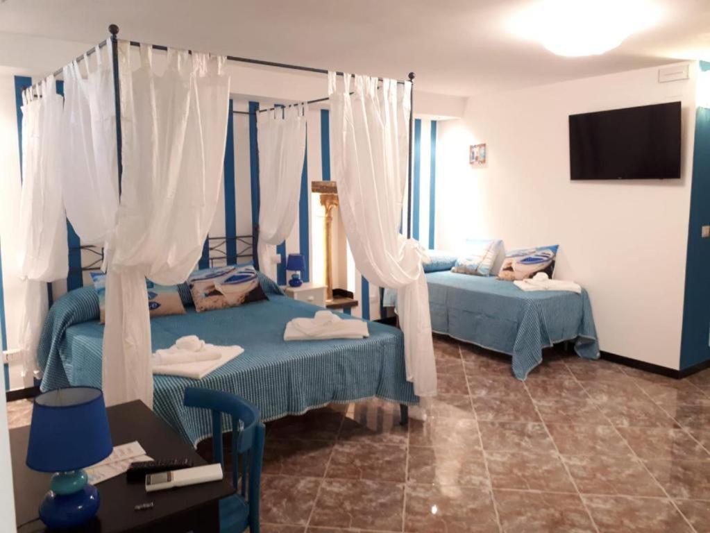 Suite Palazzo Luciani ซาแลร์โน ภายนอก รูปภาพ