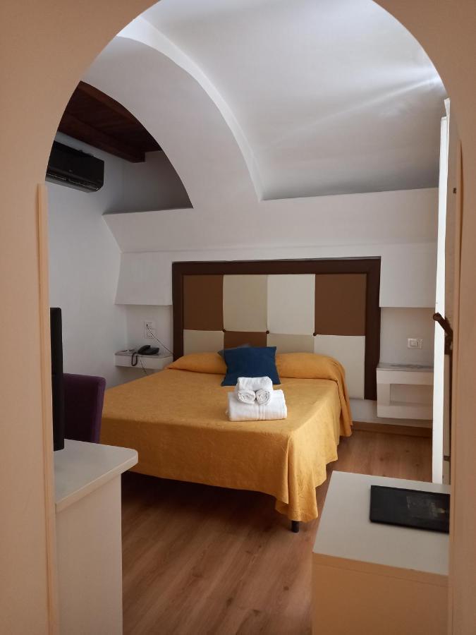 Suite Palazzo Luciani ซาแลร์โน ภายนอก รูปภาพ