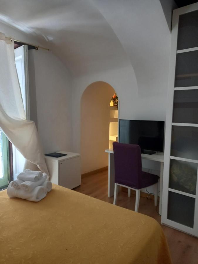 Suite Palazzo Luciani ซาแลร์โน ภายนอก รูปภาพ