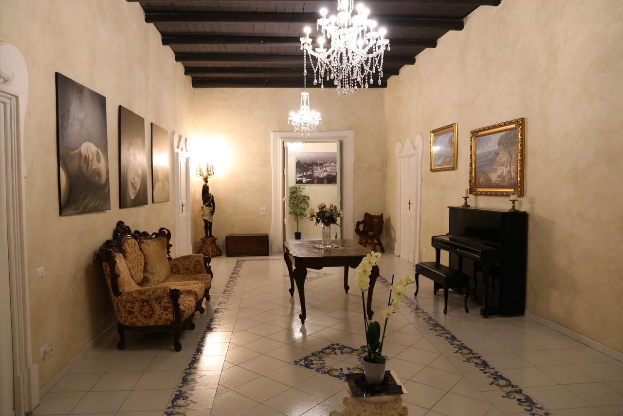 Suite Palazzo Luciani ซาแลร์โน ภายนอก รูปภาพ