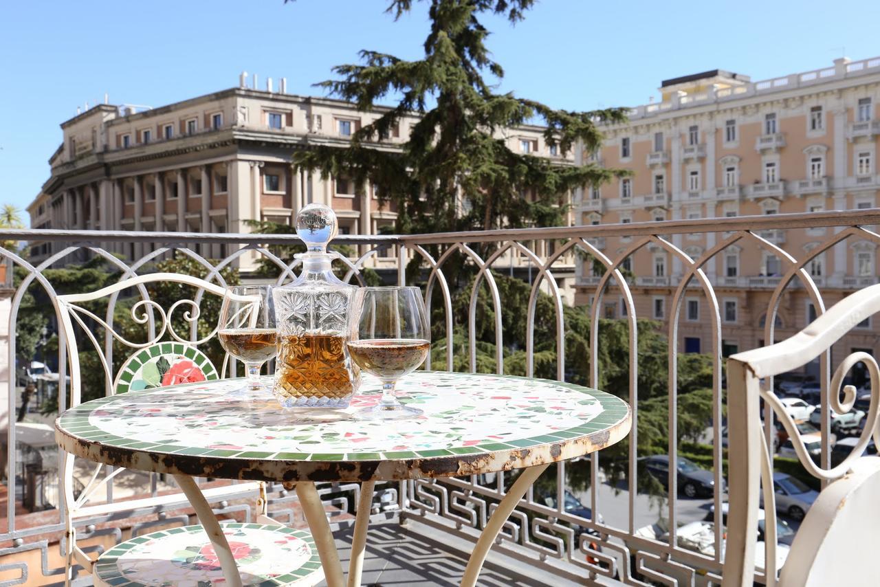 Suite Palazzo Luciani ซาแลร์โน ภายนอก รูปภาพ