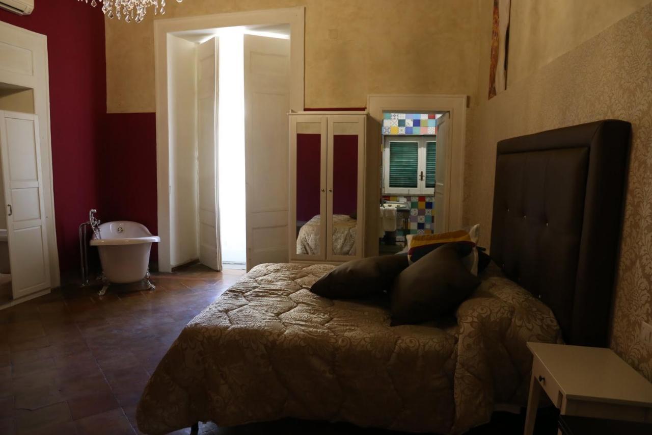 Suite Palazzo Luciani ซาแลร์โน ภายนอก รูปภาพ